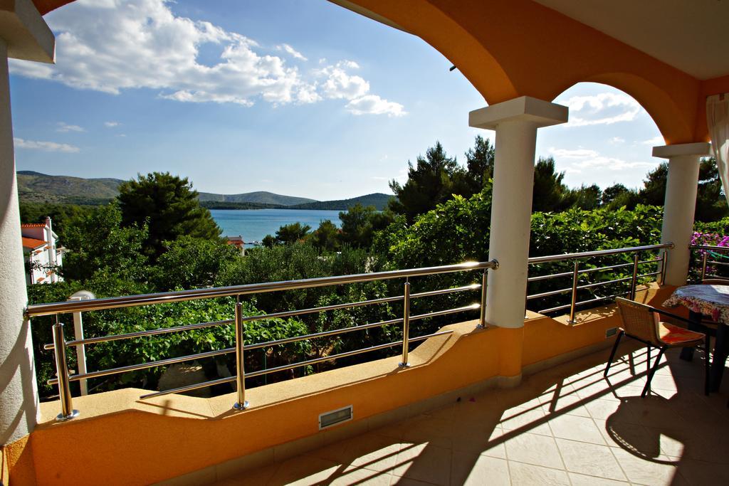 Apartments Villa Ra Жаборич Экстерьер фото