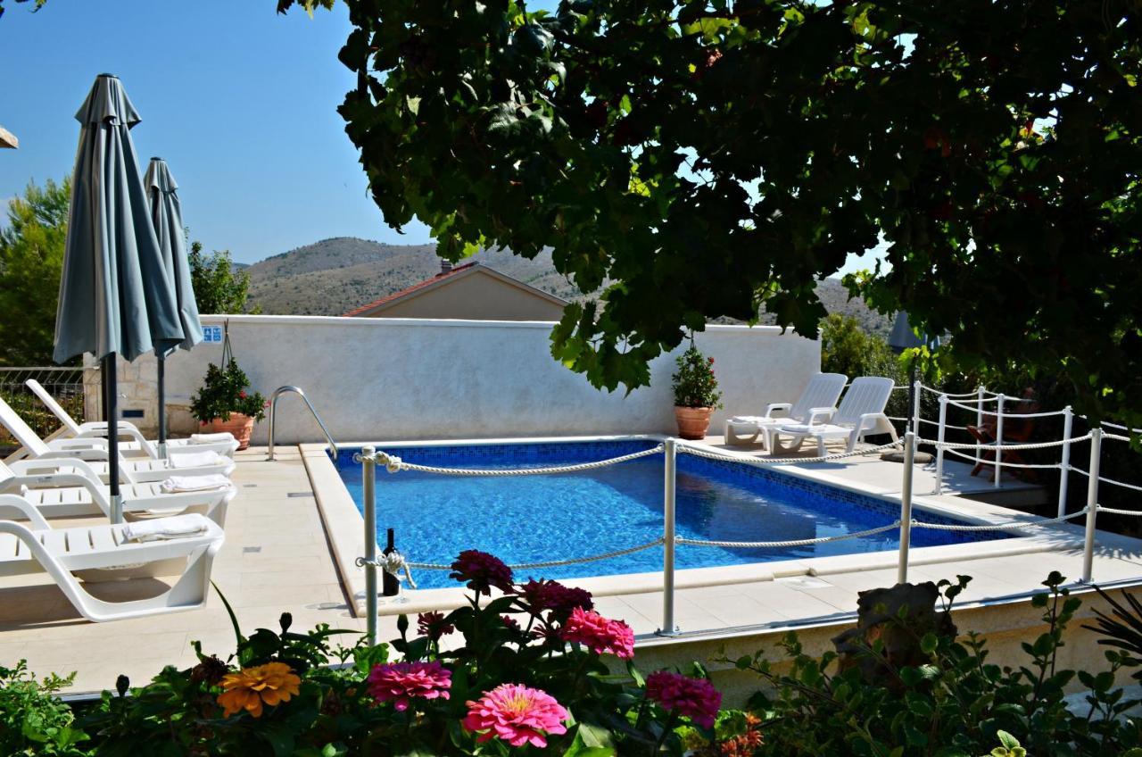 Apartments Villa Ra Жаборич Экстерьер фото