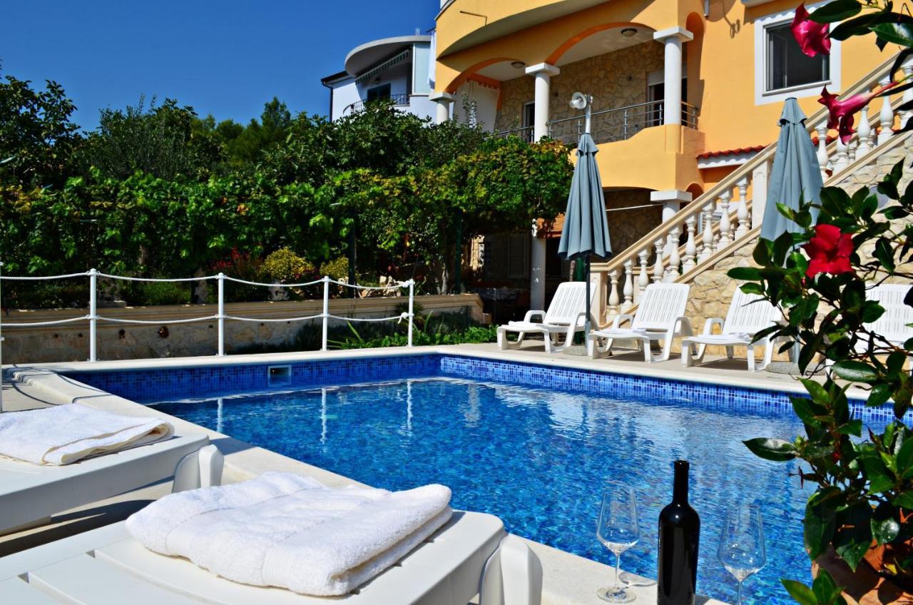 Apartments Villa Ra Жаборич Экстерьер фото